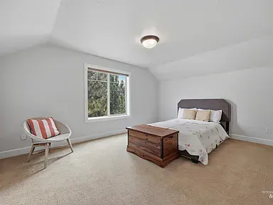 Raw listing photo 35